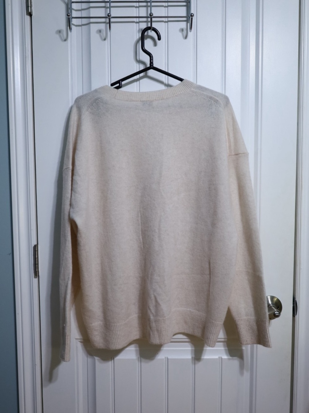 Aritzia Feather Cashmere Relaxed Crew Sweater Light Oatmeal Womens Size Large - Picture 8 of 10